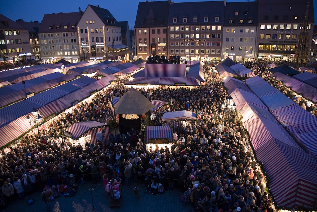 Blick uber den Hauptmarkt 40 Minuten vor dem Prolog