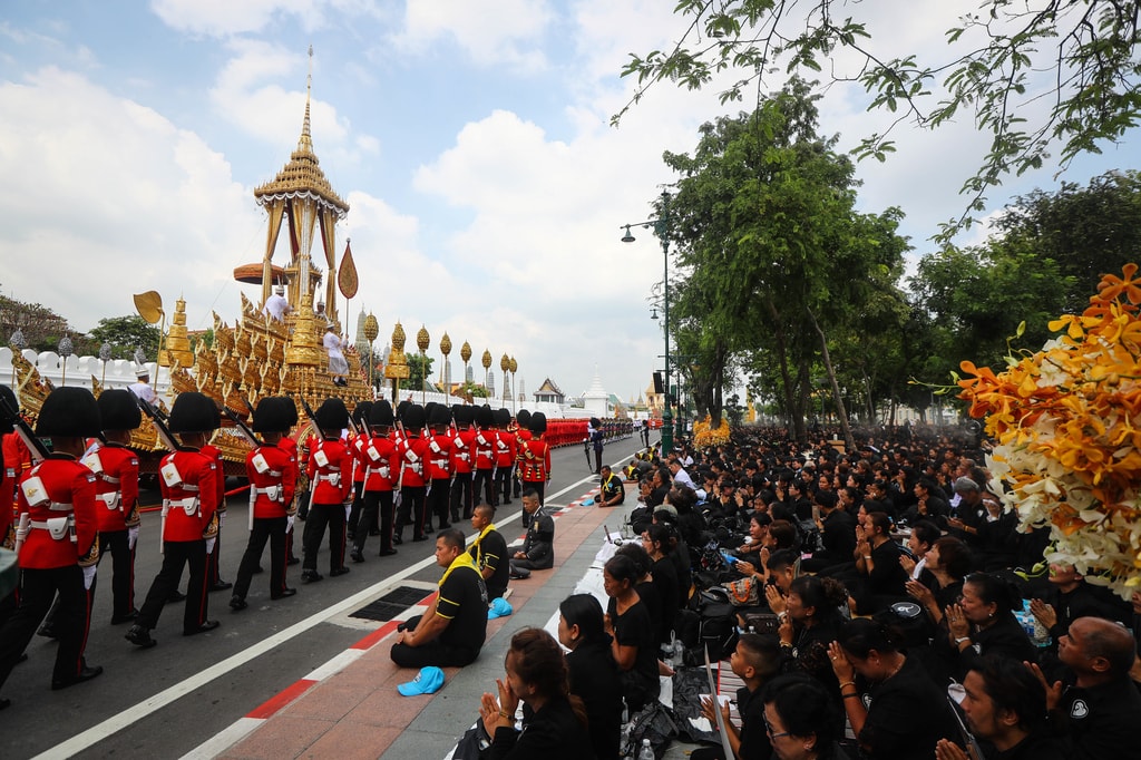 Military officers pull the 'great victory royal chariot' carrying the royal urn of the late Thai king | © Diego Azubel/EPA-EFE/REX/Shutterstock