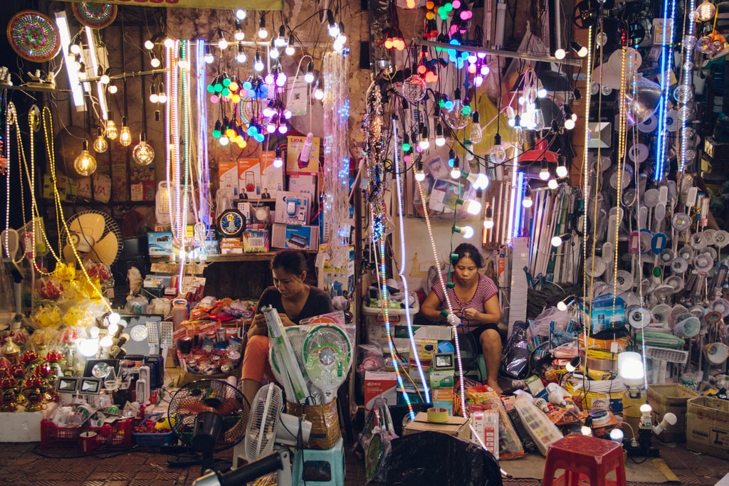 SCTP0014-POCOCK-VIETNAM-HANOI-STREETS-52-11