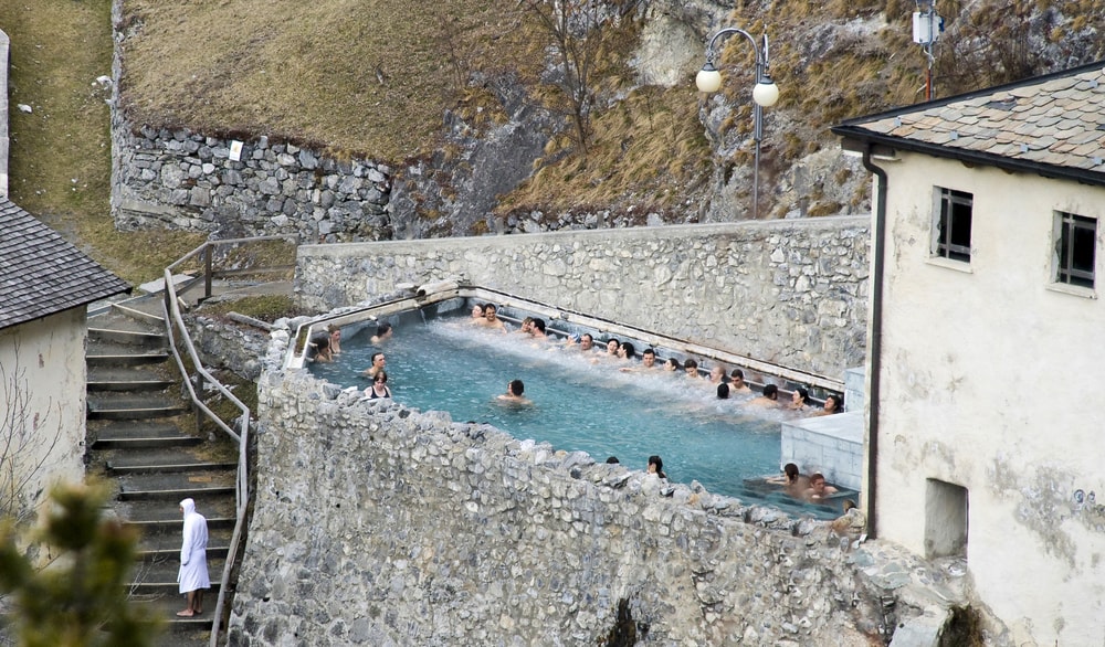 The outdoor pool at Bagni Vecchi di Bormio | © Vladimirs Koskins/Shutterstock