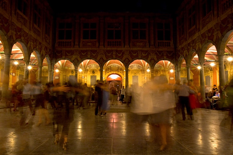 Tango vielille bourse Lille by Charles Eyes Pix via Flickr