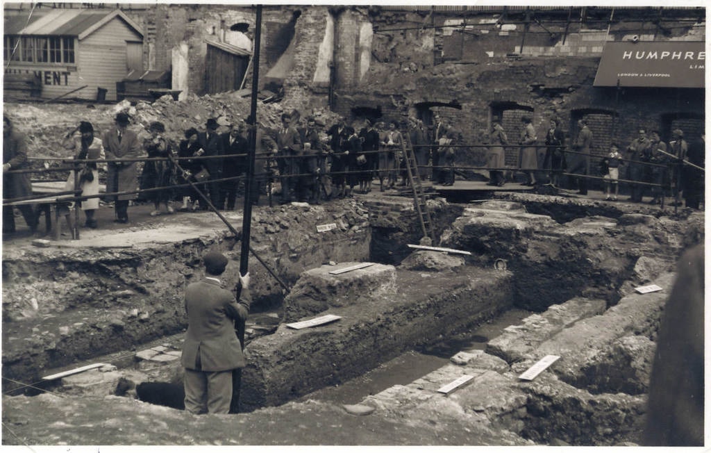 Temple of Mithras dig 1954 Robert Hitchman (c) MOLA