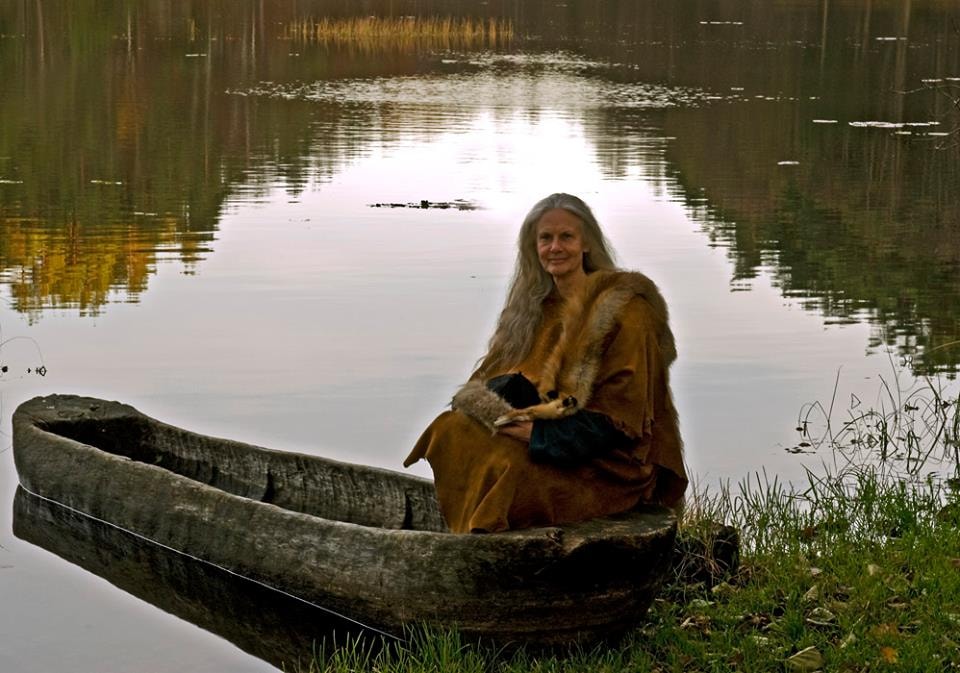 Woman in traditional clothing | Courtesy of Bronseplassen, Høvåg