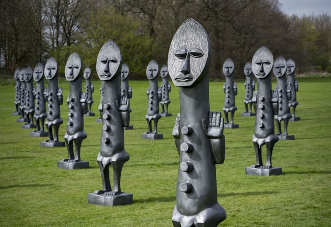 zak-ové-black-and-blue-the-invisible-men-and-the-masque-of-blackness-2016-17-courtesy-modern-forms-vigo-gallery-the-artist-and-ysp-photo-é-jonty-wilde