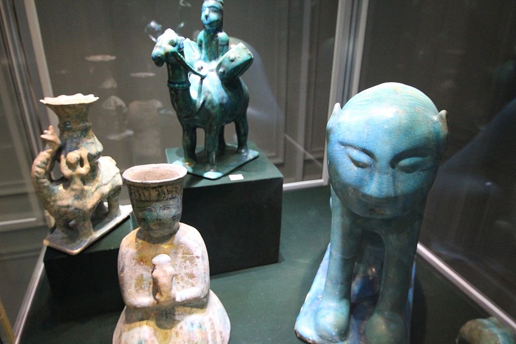 Reza Abbasi Museum has a well curated collection of Pre-Islamic and Islamic art | © reibai / Wikimedia Commons