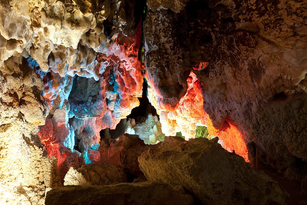 The limestone Chal Nakhjir is 70 million years old | © Fdmfi / Wikimedia Commons