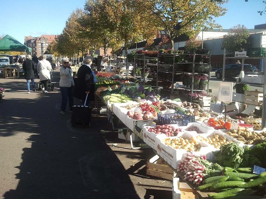 1200px-Market_on_Ingerslevs_Boulevard1