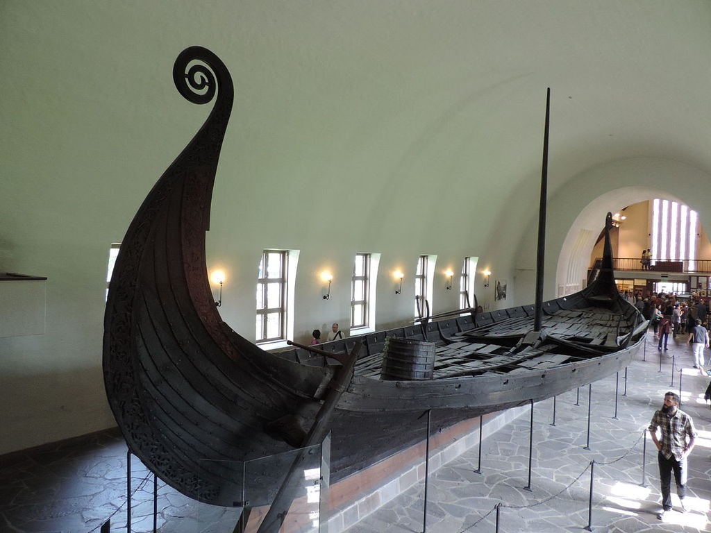 1200px-Viking_Ship_Museum_-_Oseberg_ship_-_3