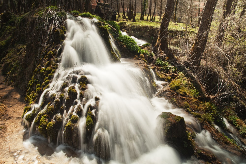 Small waterfall in Janjske Otoke near Sipovo, Bosnia and Hercegovina | © draganica/Shutterstock