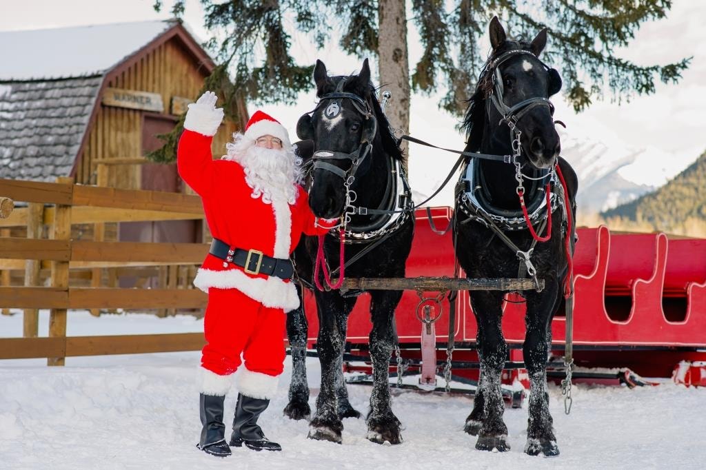 Santa at Banff Christmas Market | © Orange Girl/Banff Christmas Market