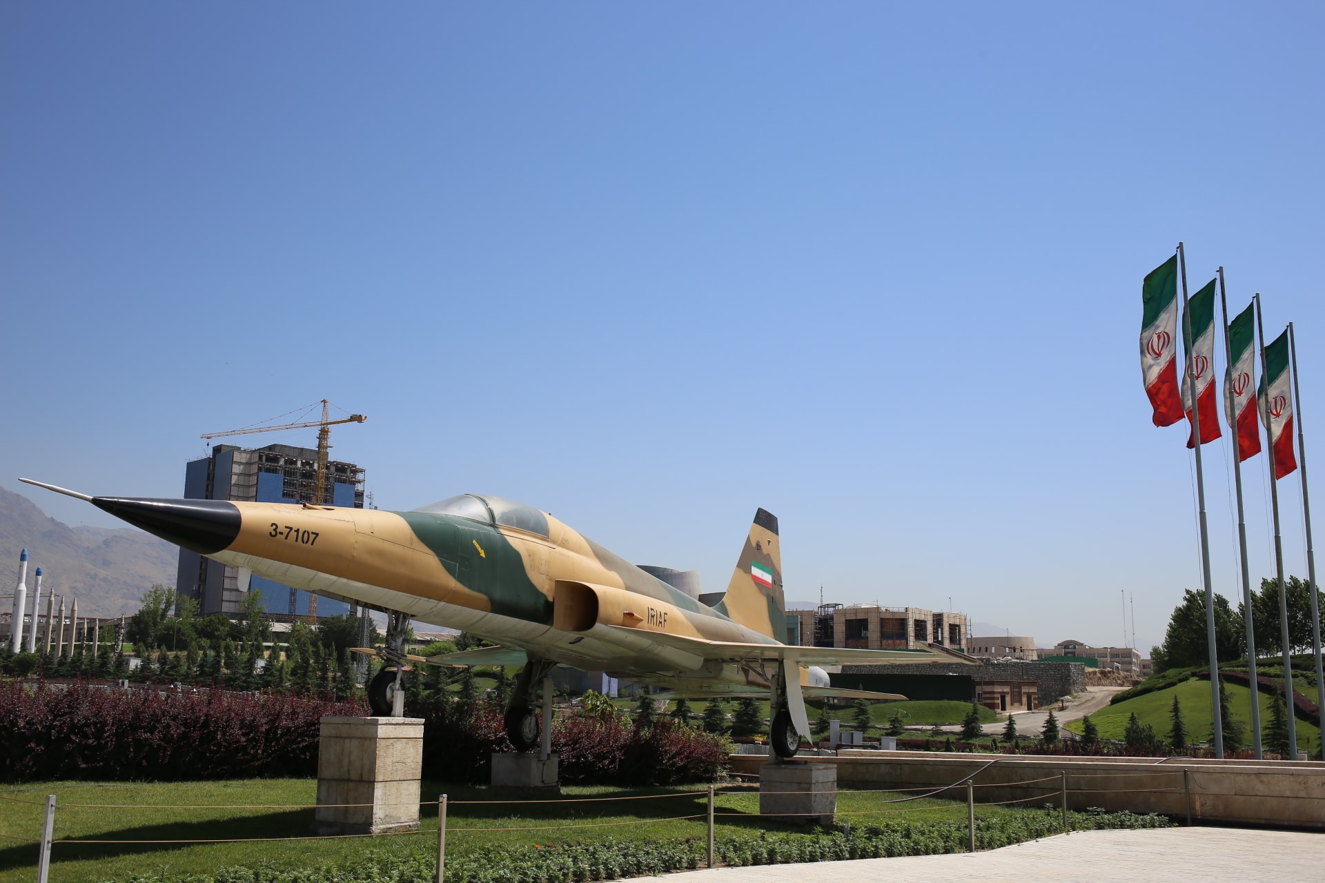 Artillery is displayed outside the Holy Defense Museum | © Pontia Fallahi