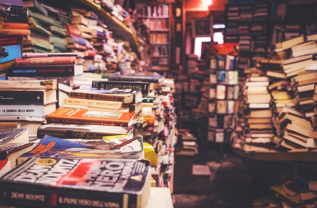 books-2211342_1920