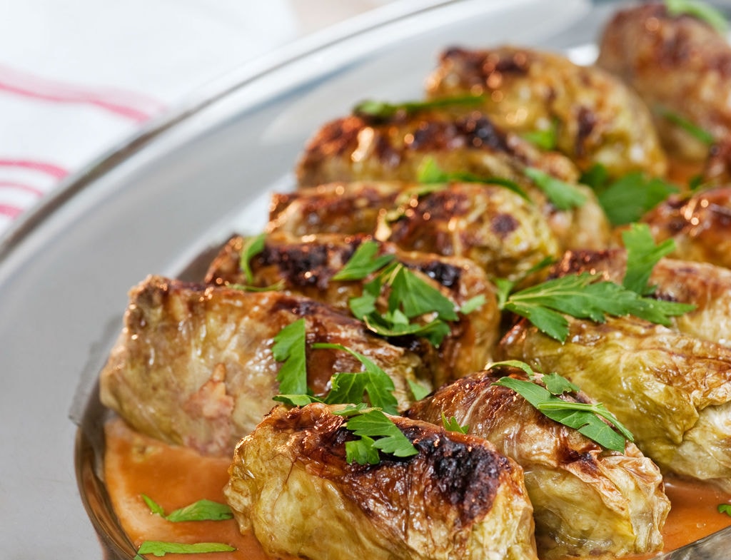 jakob_fridholm-stuffed_cabbage_rolls_with_lingonberries-998