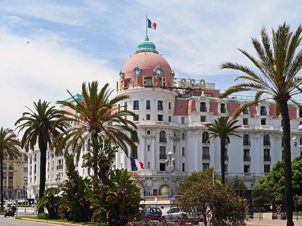 https://pixabay.com/en/nice-hotel-famous-c%C3%B4te-d---azur-1589099/