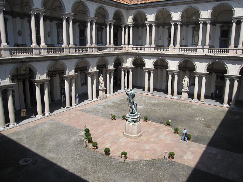 The courtyard at Pinacoteca di Brera, Milan | © WikiCommons