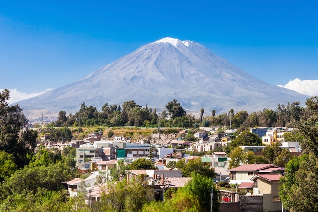 Misti volcano from Yanahuara viewpoint in Arequipa, Peru | © saiko3p / Shutterstock
