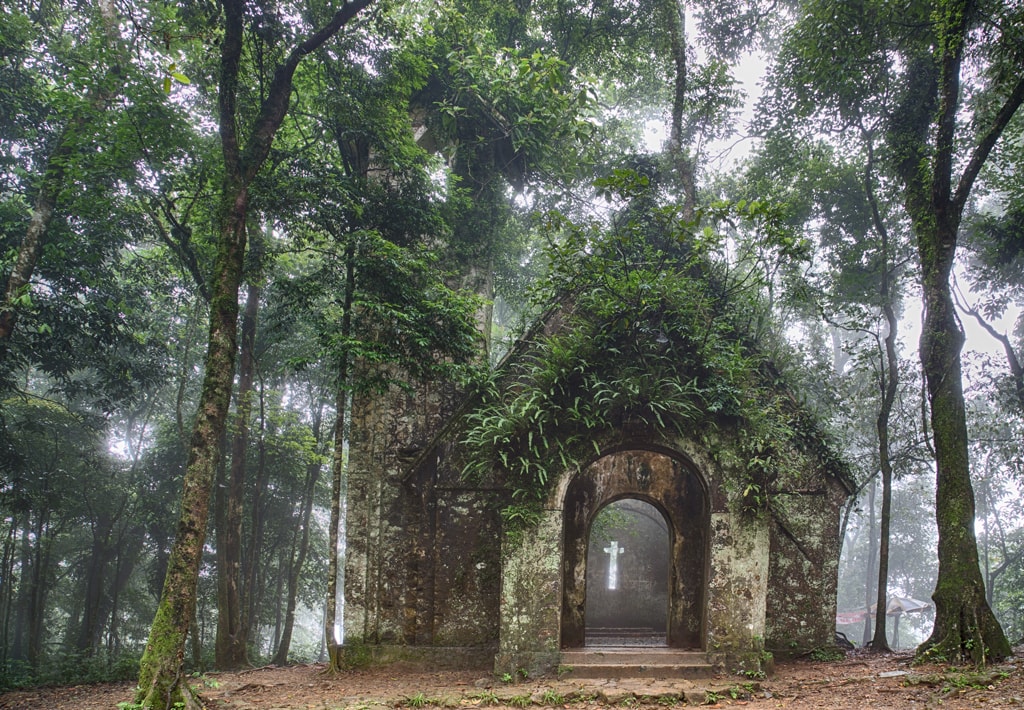 Old French church in Ba Vi National Park | © huyenhuong/shutterstock