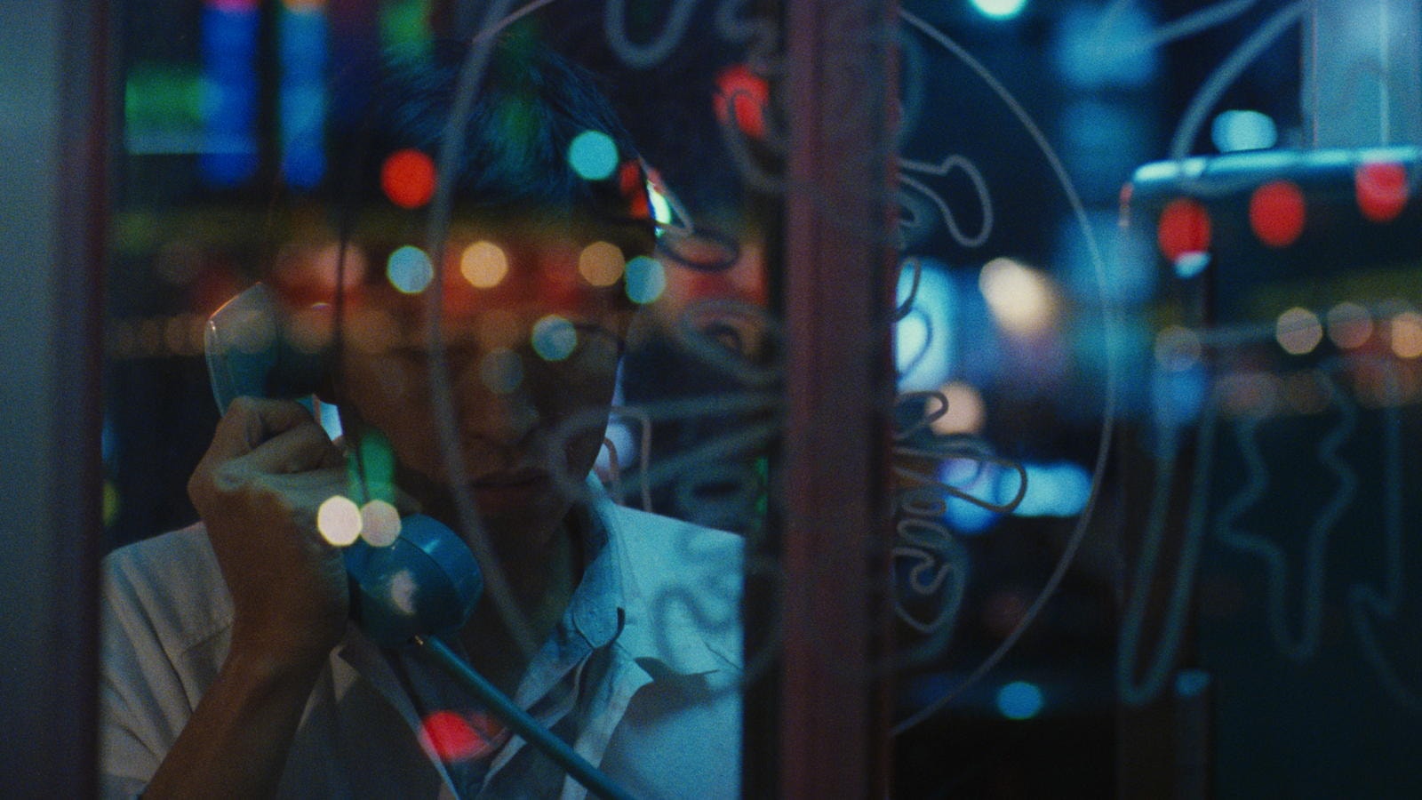 The Taiwanese director Hou Hsiao-hsien stars in his compatriot Edward Yang's 'Taipei Story' | © The Criterion Collection