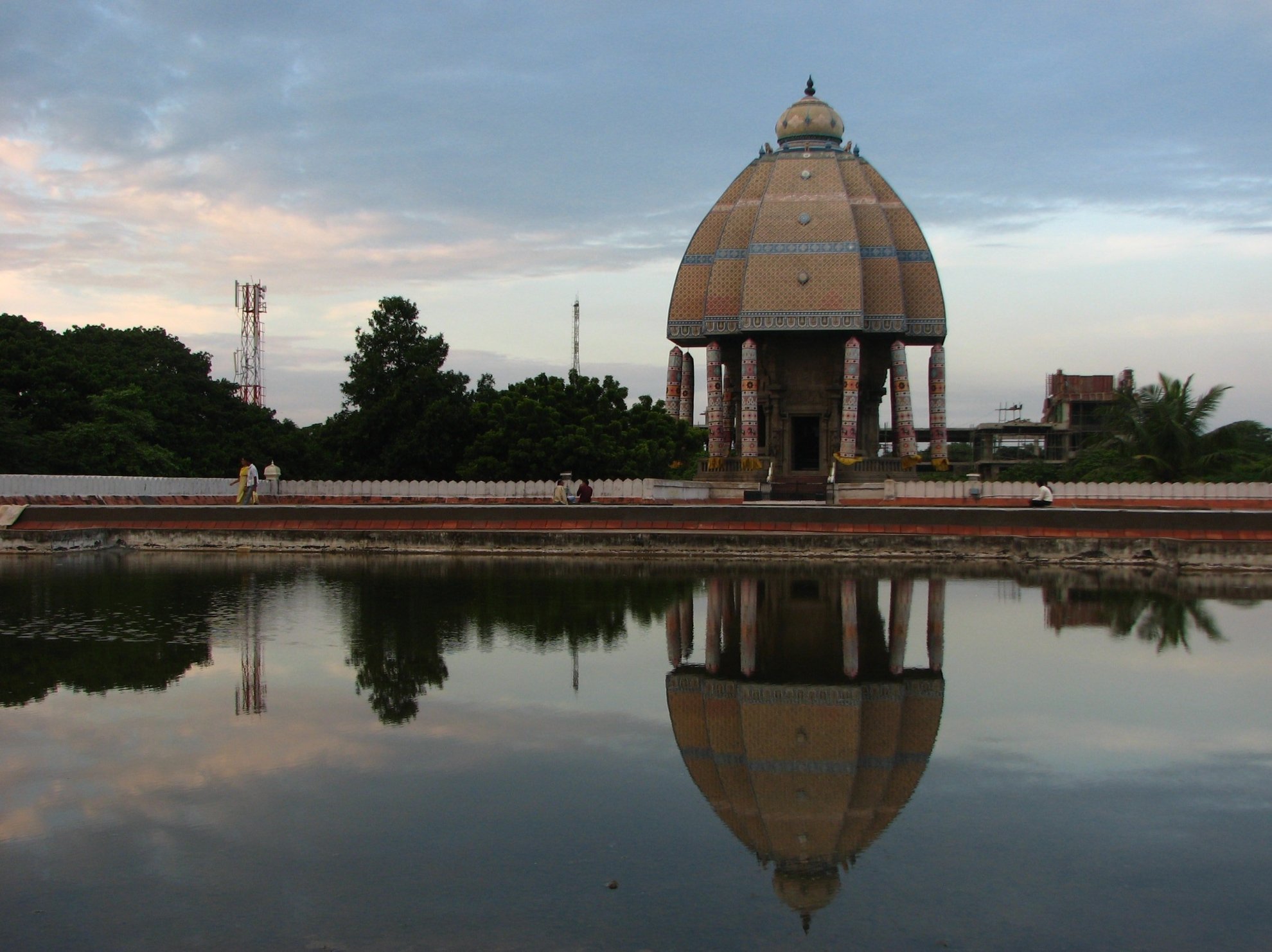 Valluvar_Kottam_terrace_reflection