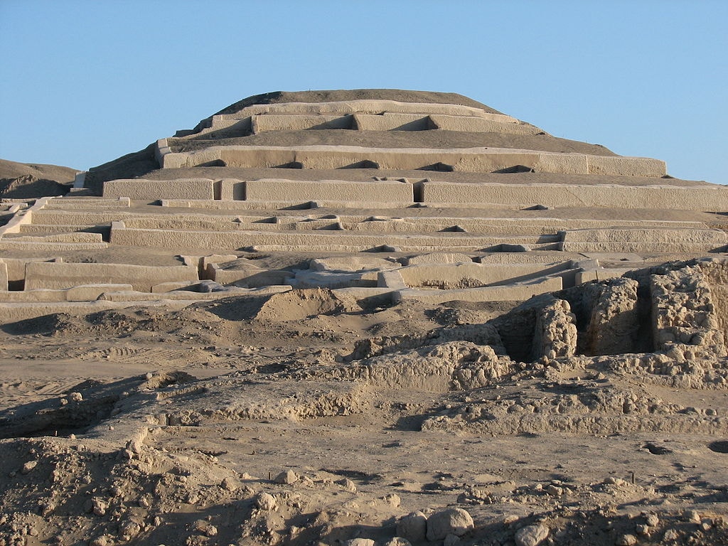 1024px-Cahuachi_14