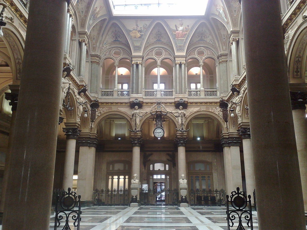The interior of Palazzo della Borsa | © IlSistemone/WikiCommons