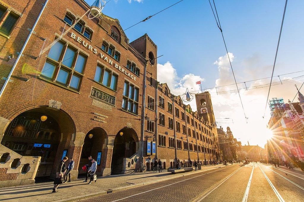 1200px-20151120_BeursvanBerlage_002-6972