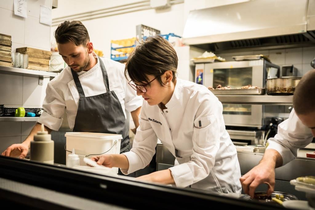 Chef Alba Esteve Ruiz in the Marzapane kitchen | © Courtesy of Marzapane