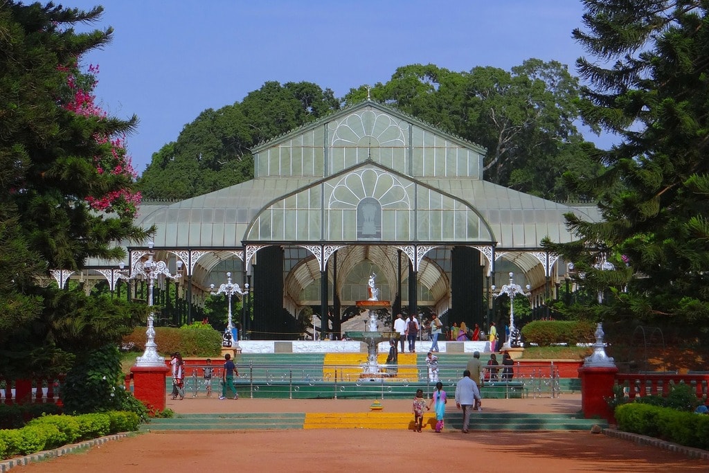 glass-house-333364_1920
