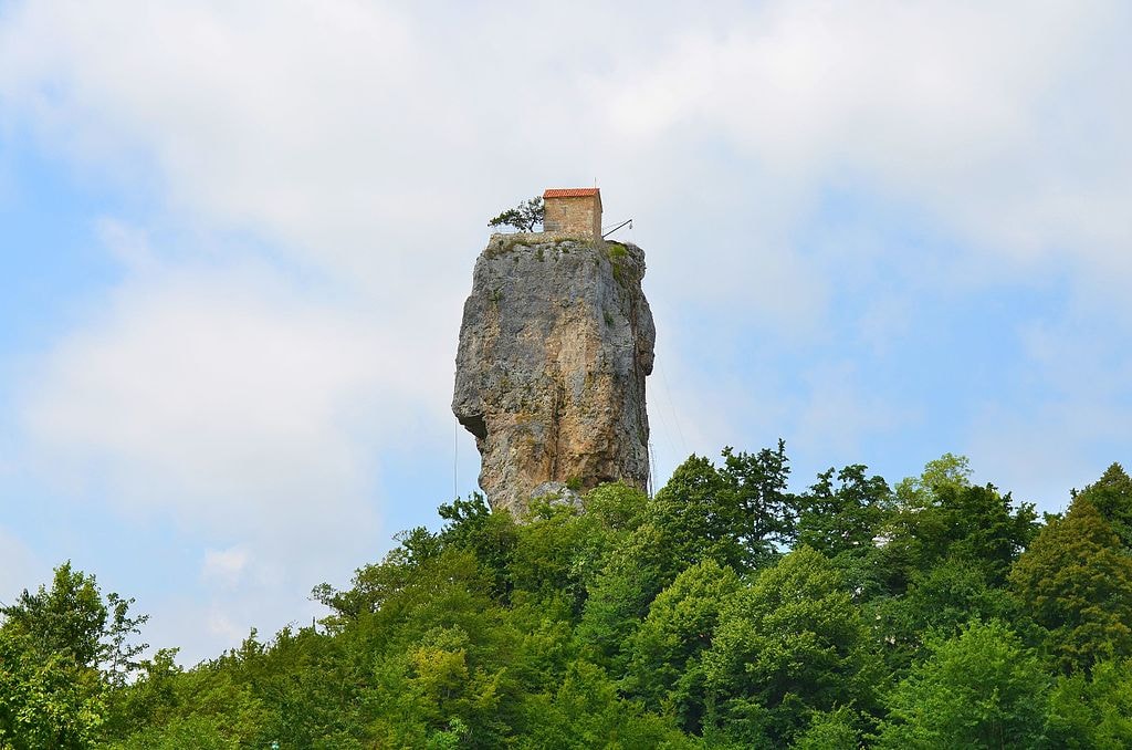 Katskhi_Pillar2_(edited)