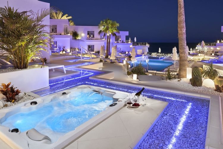 Lani's Suites Deluxe | Courtesy of Lani's Suites Deluxe