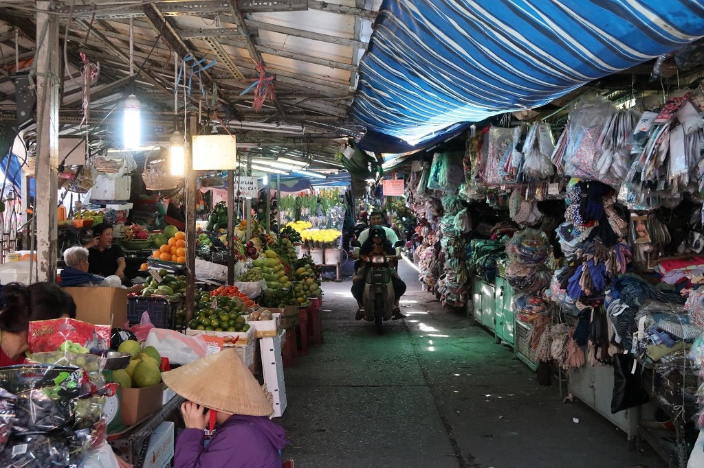 Thi Nghe Market | © Sam Roth