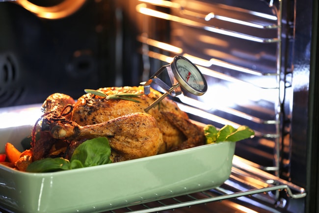 Use a meat thermometer to get a perfectly cooked turkey | © Africa Studio/Shutterstock