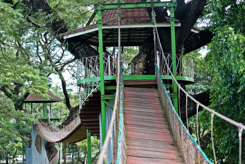 Swinging-Bridge-in-Yangon