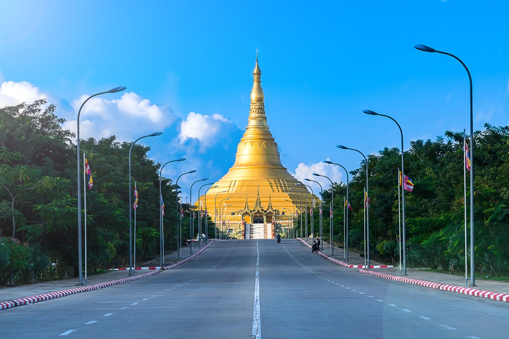 Uppatasanti-Pagoda-in-Nay-Pyi-Taw-Myanmar