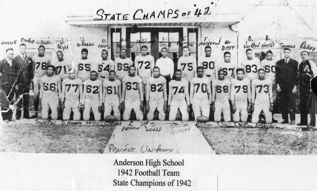 In the first six seasons of the PVIL’s structured playoffs, William Pigford led Anderson to the 2A state finals three times, winning in 1942 | © Texas University Press