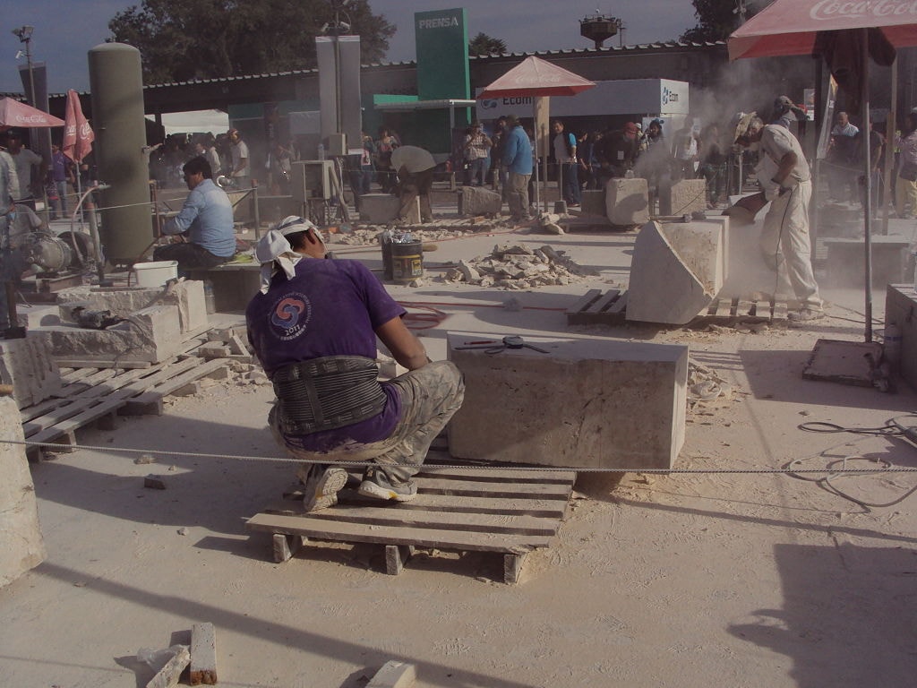 1024px-Bienal_2012_02