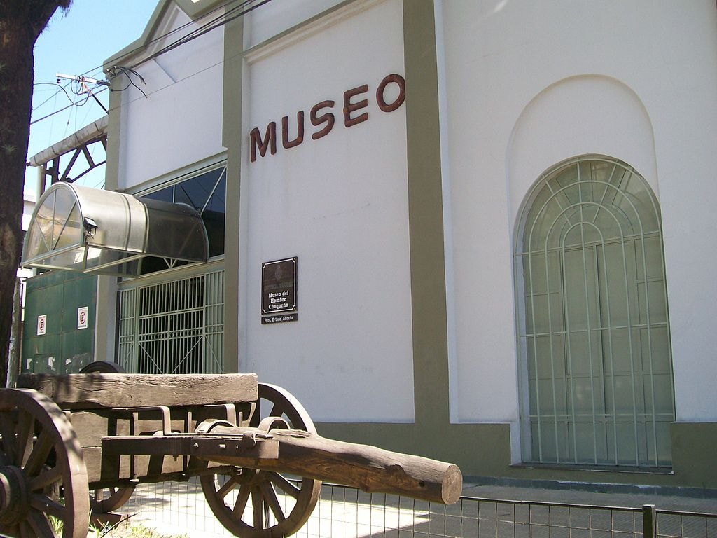 1024px-Museo_del_Hombre_Chaqueño