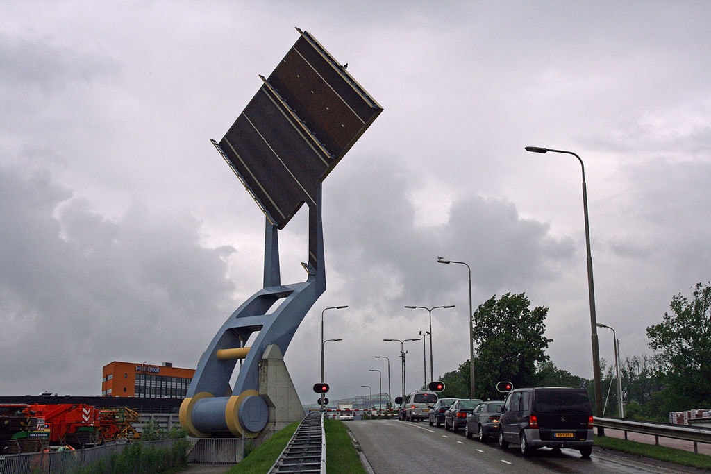 1200px-Slauerhoffbrug_-_wegaanzicht_-_Bert_Kaufmann