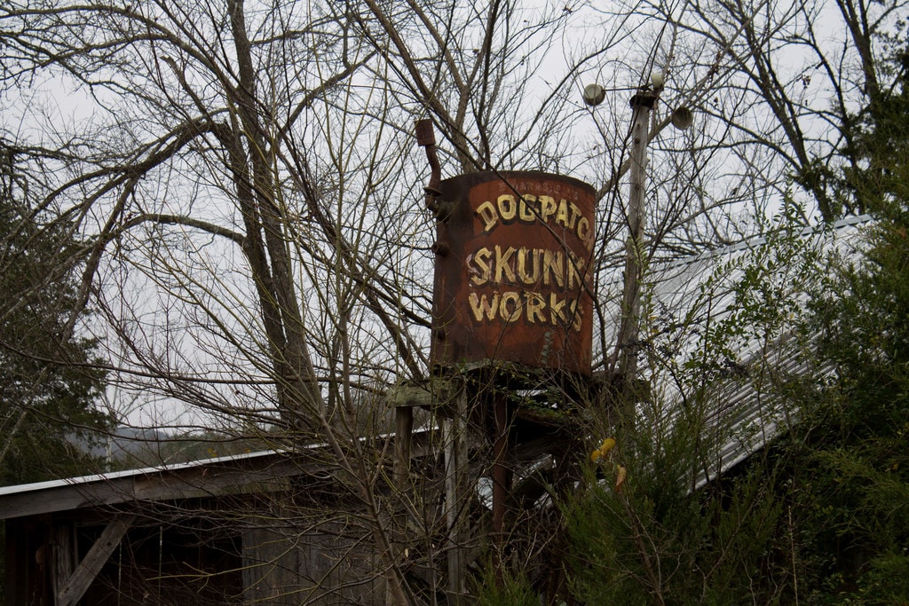 to Dogpatch, a HillbillyBased Theme Park in Arkansas