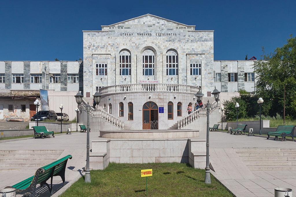2014_Stepanakert,_Państwowy_Uniwersytet_Arcachu_(03)