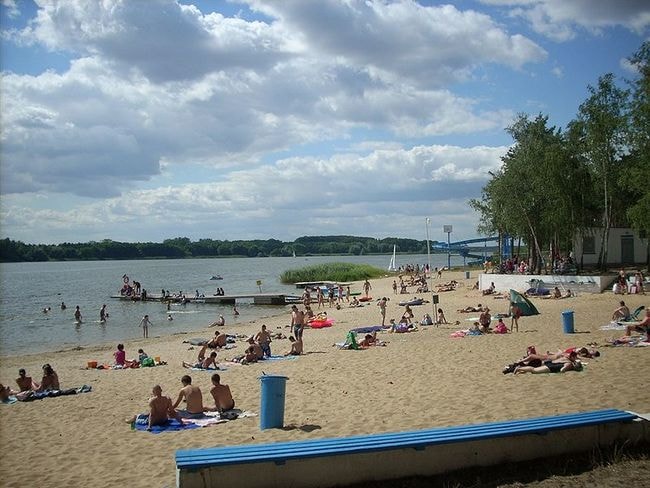 800px-Plaża_w_Nowym_Dębcu