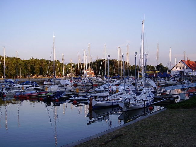 800px-Port_jachtowy_Łeba2