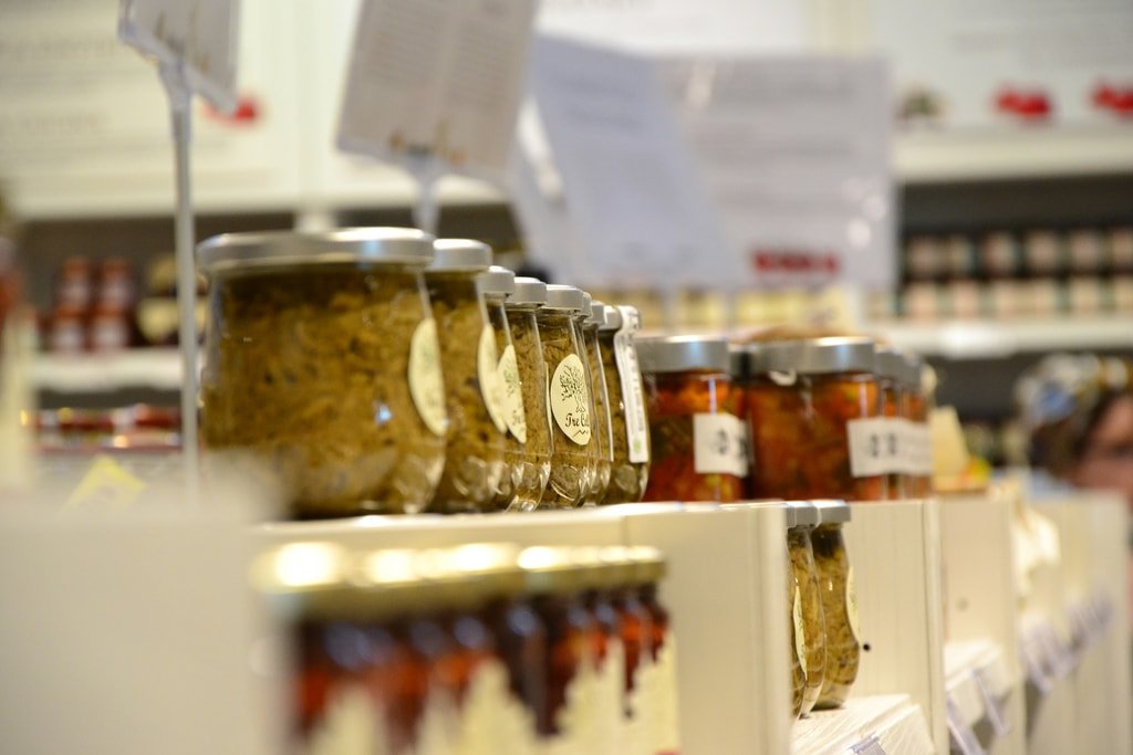 The shelves at Eataly | © Fiammetta Bruni/Flickr