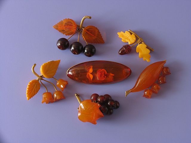 Ambers_brooches_produced_in_1950-1960s_Kaliningrad_Amber_Museum
