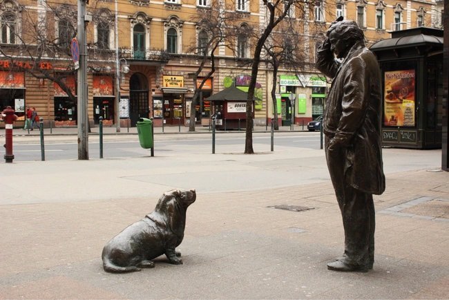 columbo-budapest-statue