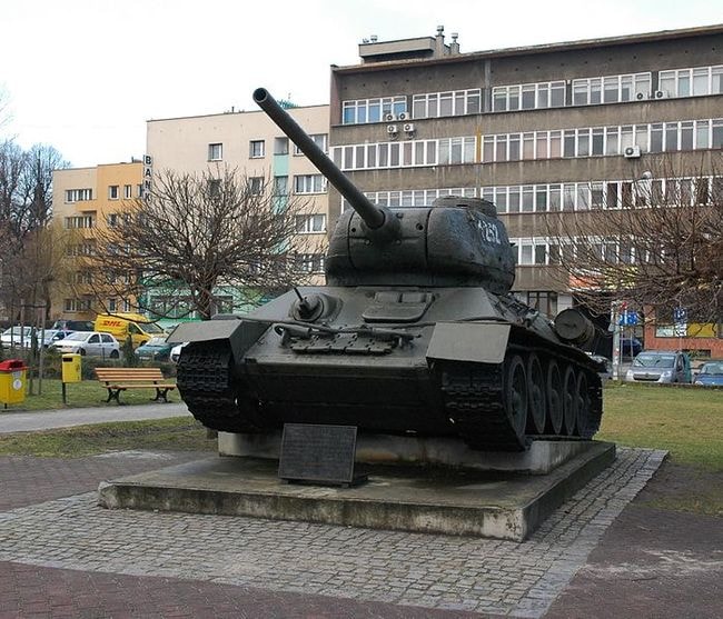 Gliwice_-_pomnik-czołg_T-34_2016-02-05_13-15-21