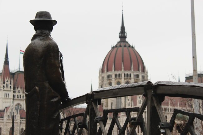imrenagy-budapest-statue