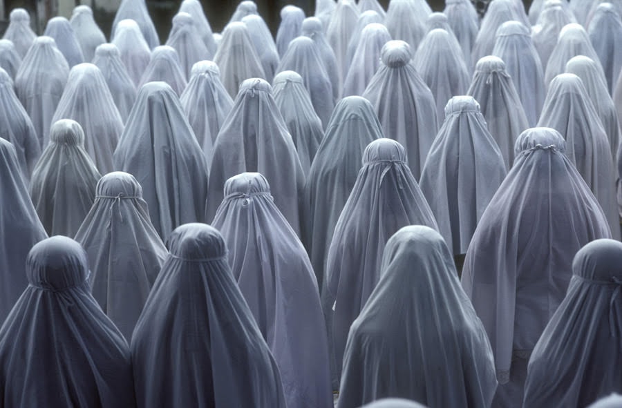 Prayers at Indonesian girls school