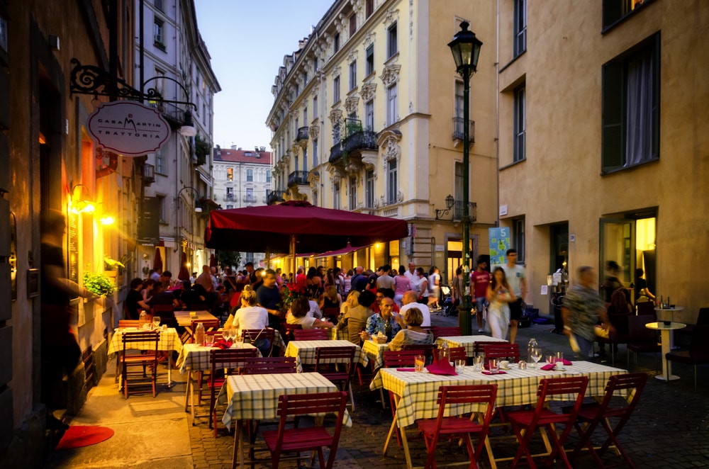 Evening dining in Quadrilatero Romano | Alessandro Cristiano/Shutterstock