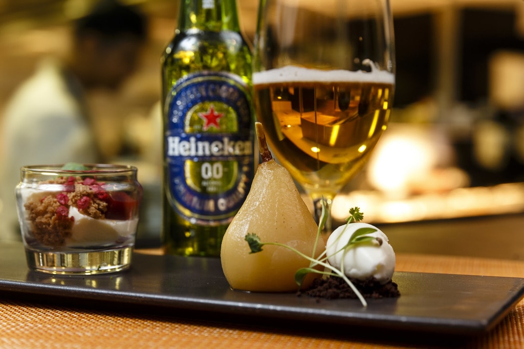 Poached pear and panna cotta | © Heineken 0.0